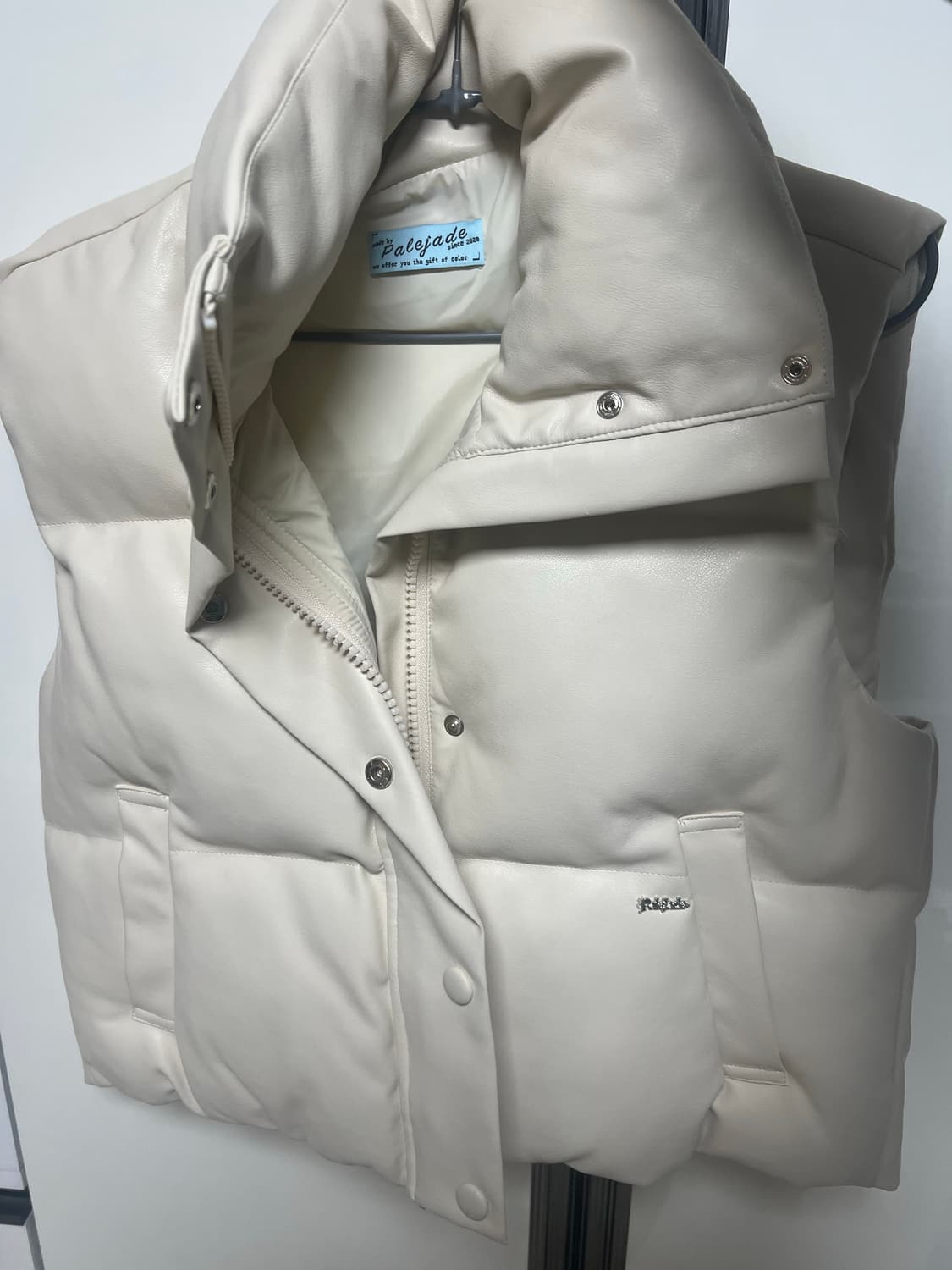 페일제이드 레더 패딩 조끼 화이트 상품이미지2