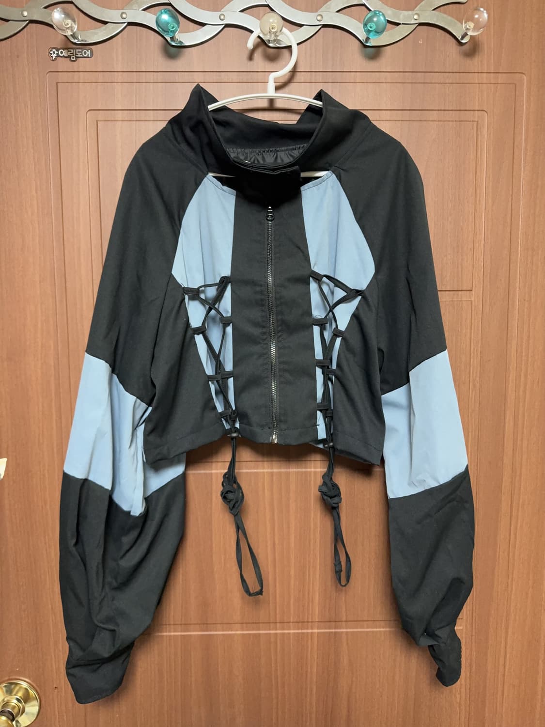 시마무라 누타 착용 서브컬쳐 아노깔 크롭 후드 하이넥 자켓 상품이미지3