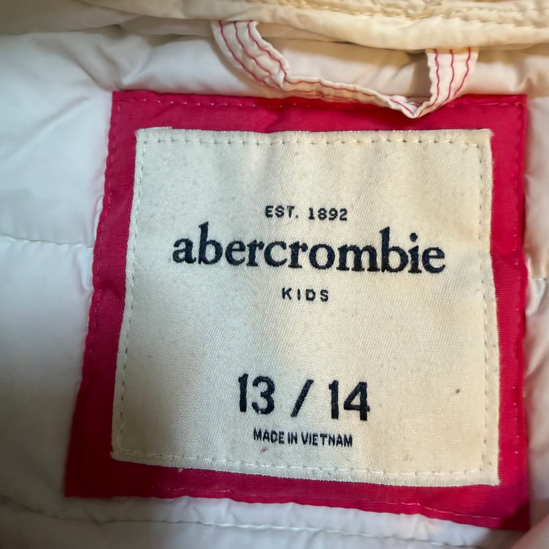 희귀매물🤍 아베크롬비 화이트 후드경량패딩 s 상품이미지3