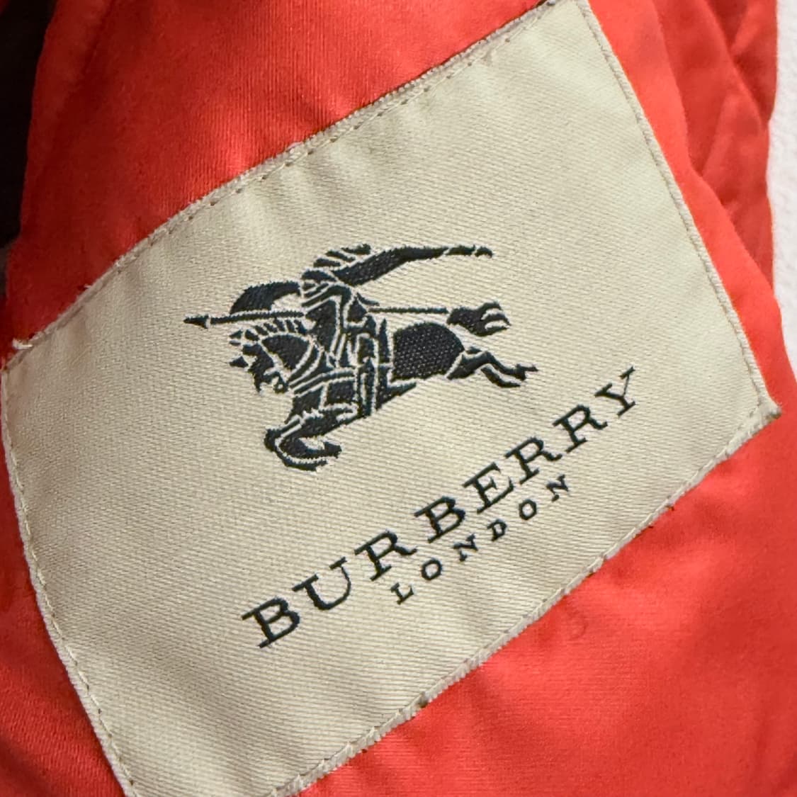 버버리 레드 컬러 퀄팅 자켓 M 상품이미지4