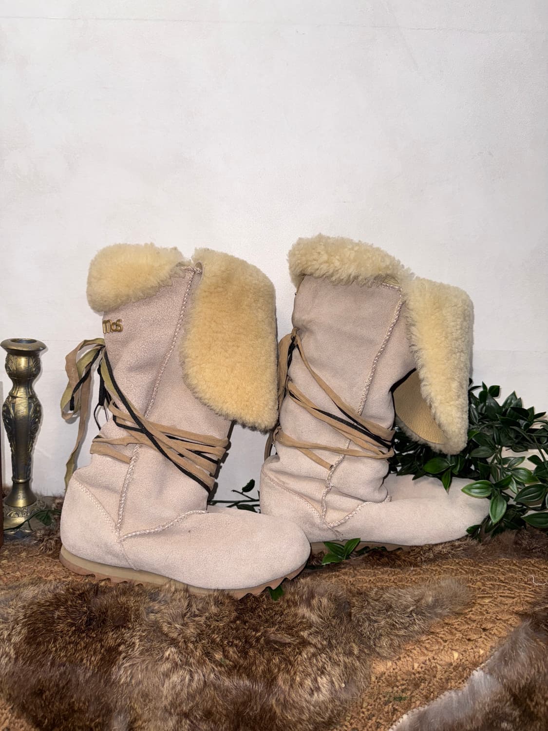 MOS ivory eskimo strap lamb fur boots  상품이미지4