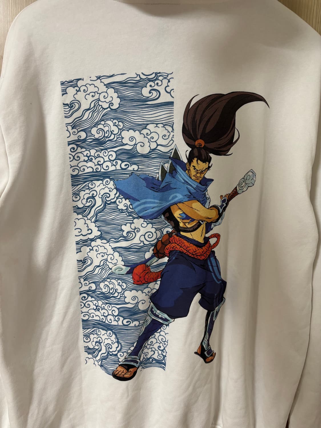 H&M x 리그오브레전드 야스오 흰색 후드티 상품이미지1