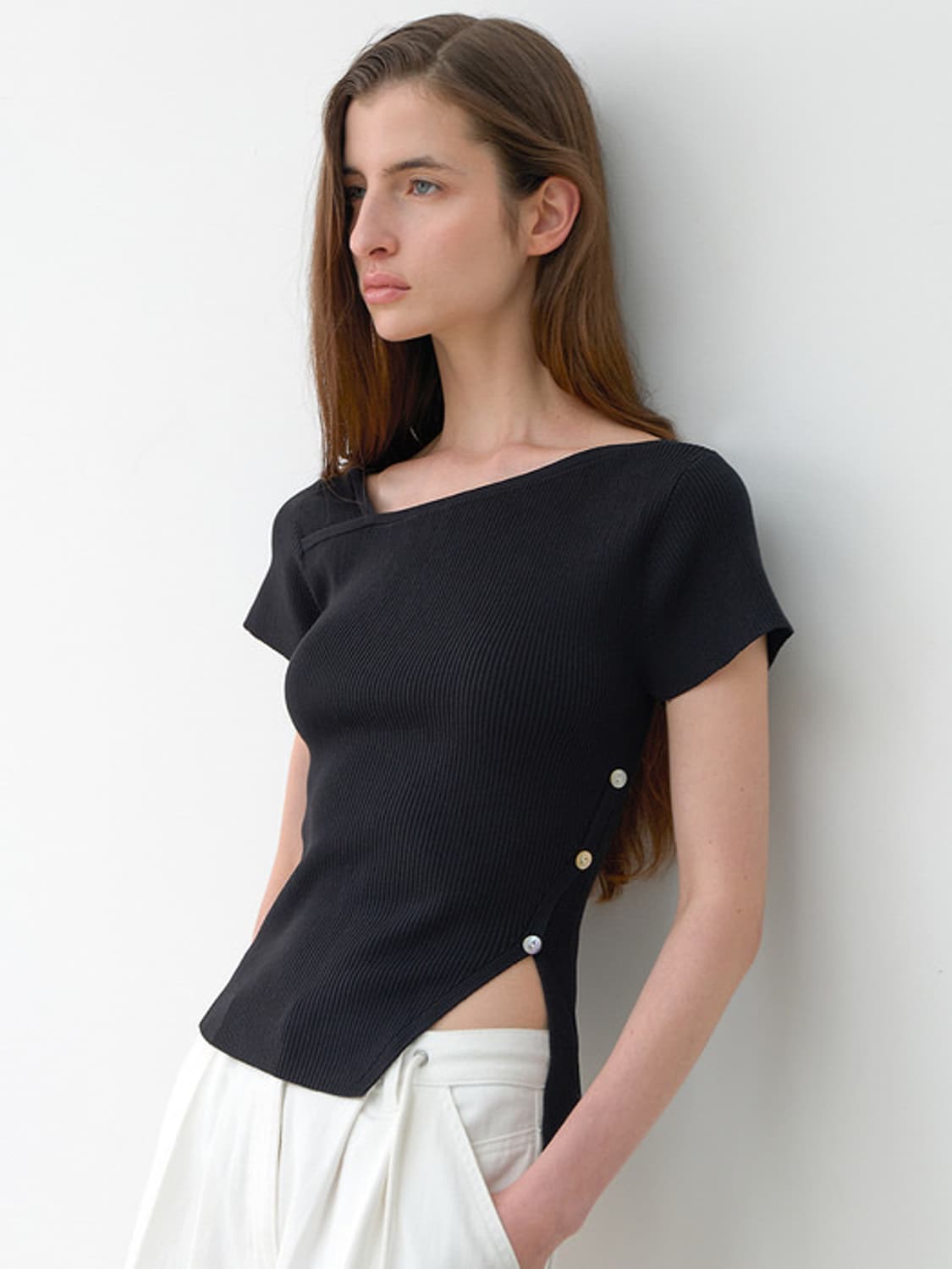 아틀리에 나인 UNBALANCED CUTOUT SLIM KNIT 티셔츠 상품이미지1