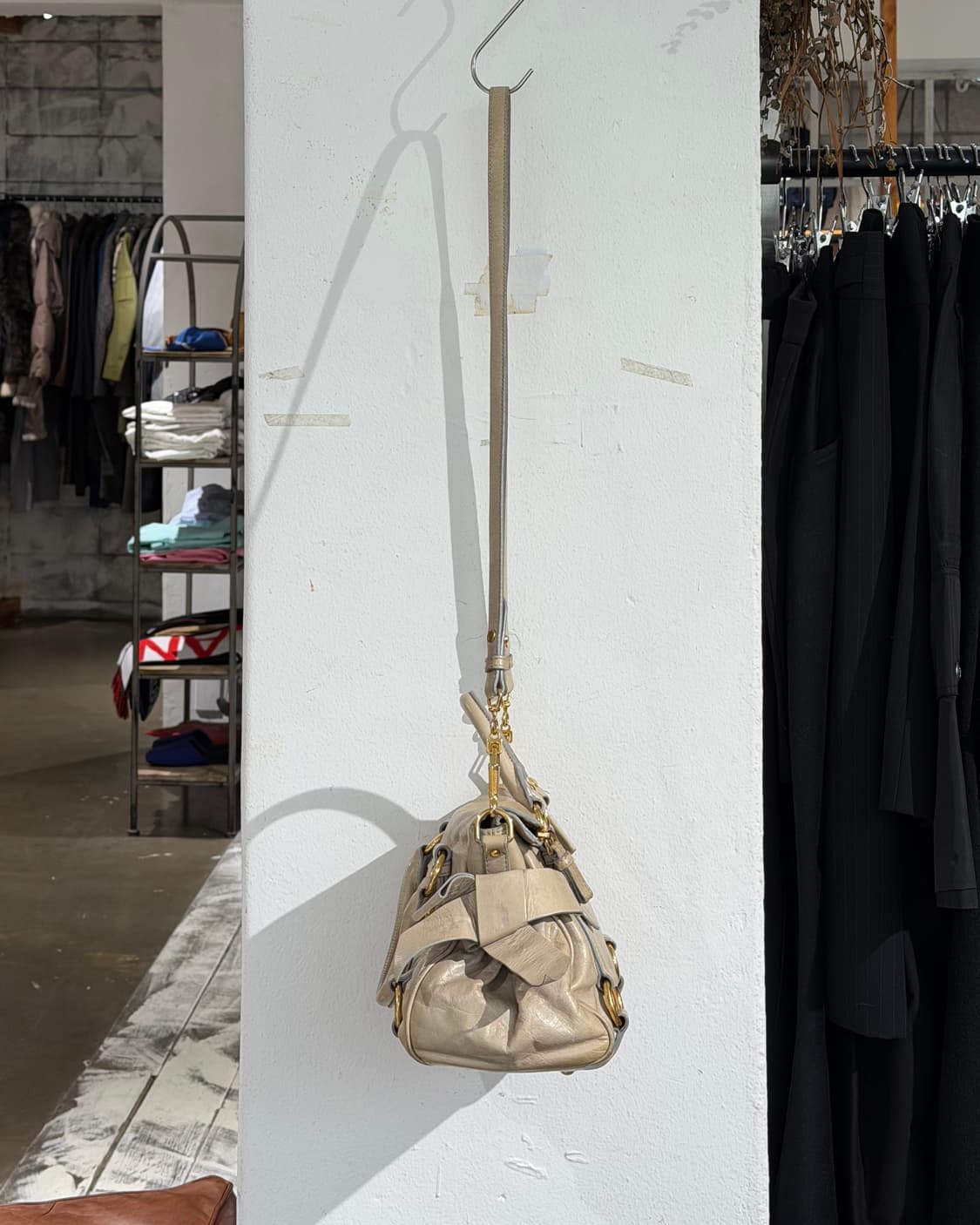 미우미우 아이보리 비텔로 럭스 리본 사첼백 상품이미지3