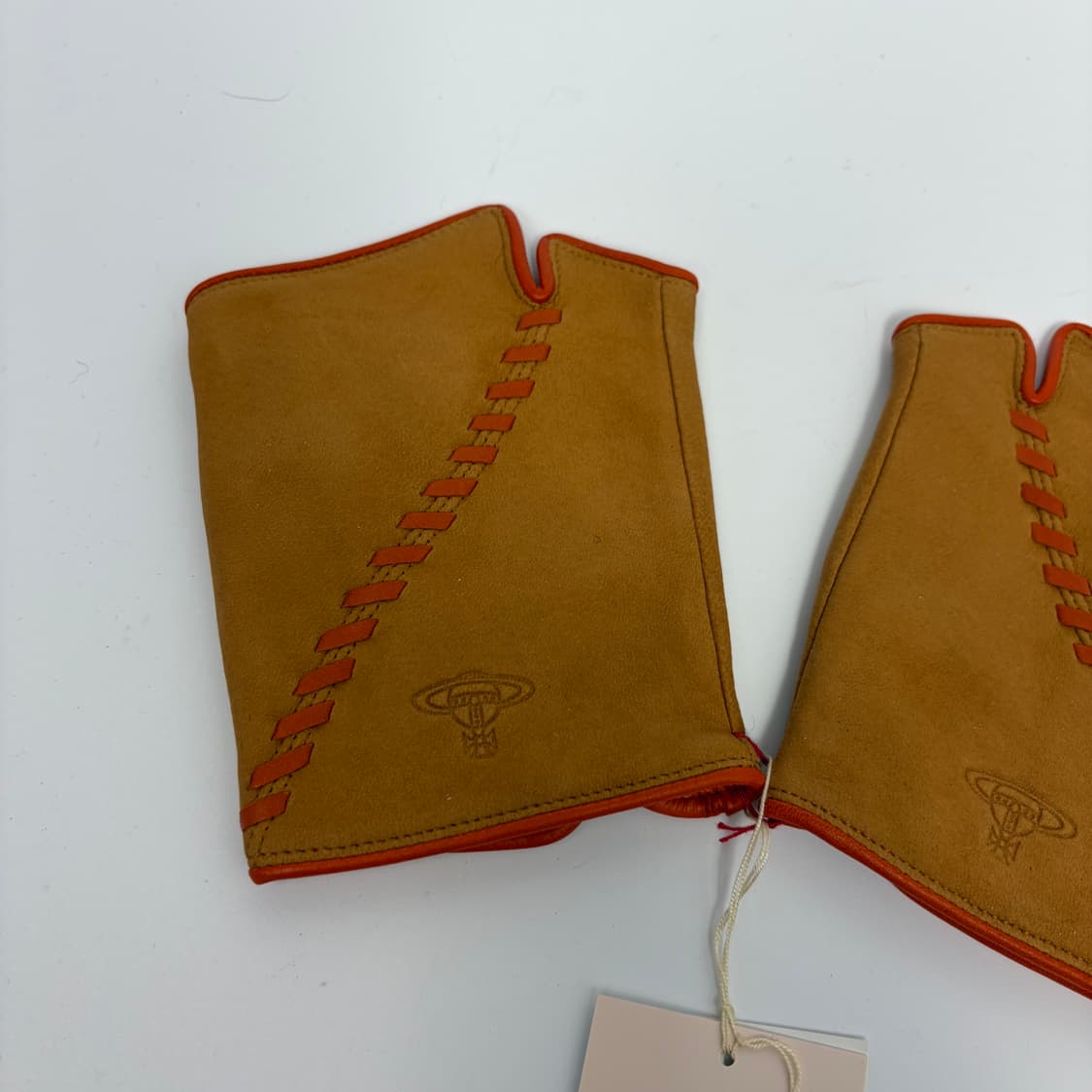 데드스탁 비비안웨스트우드 오브 핑거리스 장갑 워머 상품이미지2