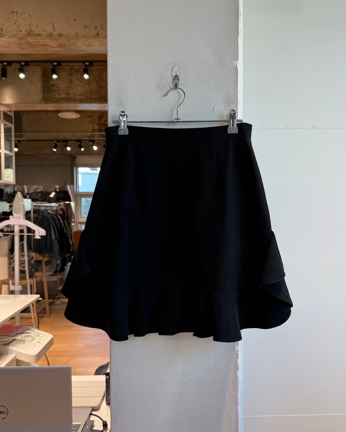 미우미우 블랙 프릴 미니스커트  상품이미지5