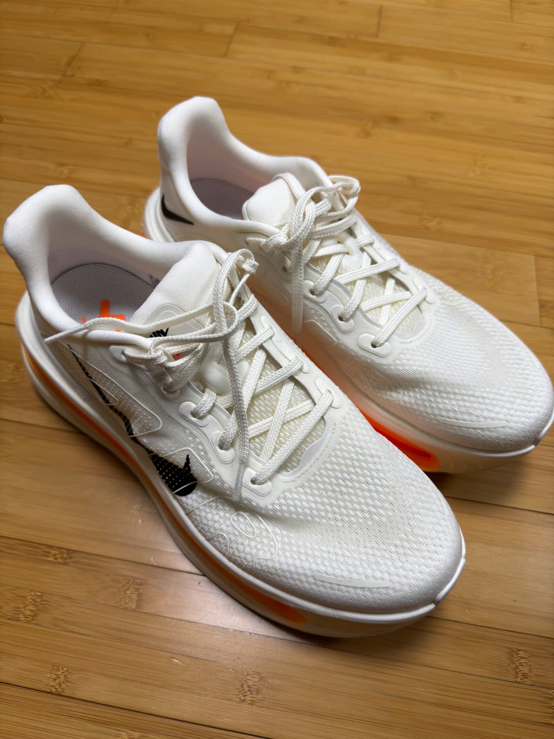 나이키 보메로 프리미엄 세일 코코넛 밀크 280 상품이미지1