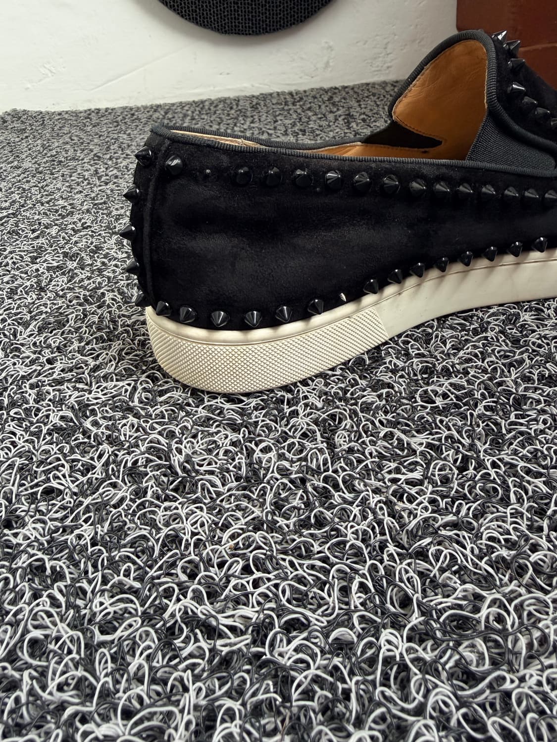 크리스찬 루부탱 피크보트 스웨이드 스파이크 슬립온 상품이미지8