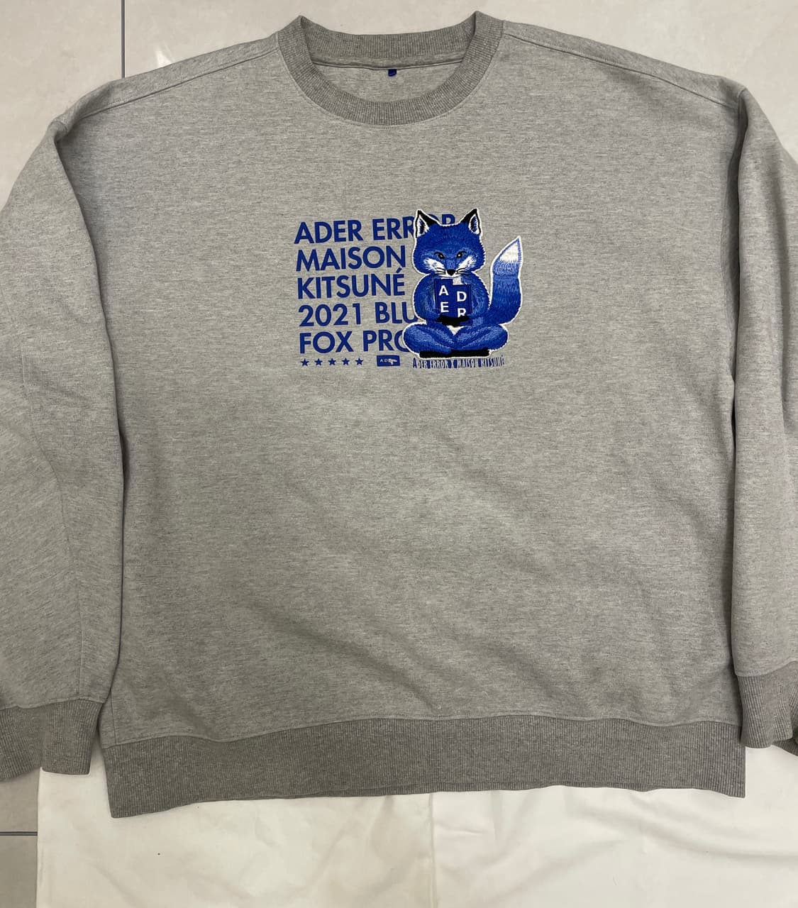 아더에러 메종키츠네 메디테이션 폭스 스웻셔츠 그레이 상품이미지1