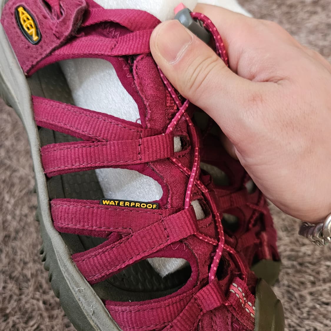 킨(KEEN) 버건디 위스퍼 스트렙 샌들 240size 상품이미지4