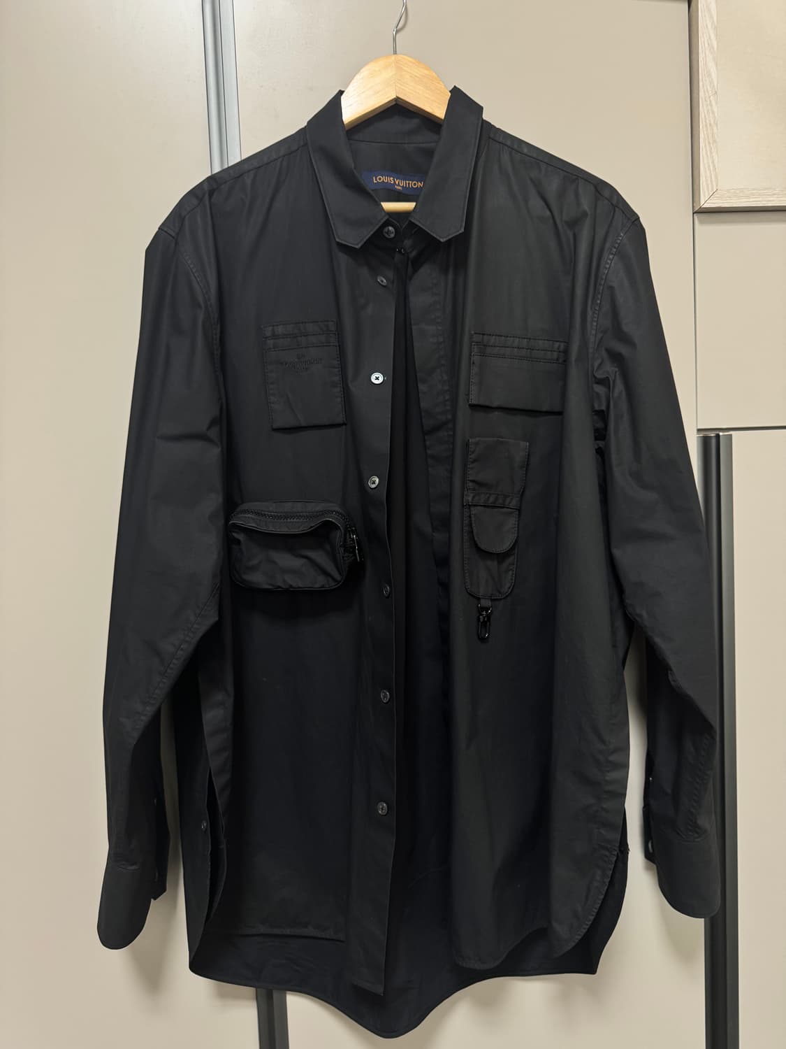 루이비통 LV 1A5CU9 멀티포켓 유틸리티 셔츠 XL / A급 상품이미지1