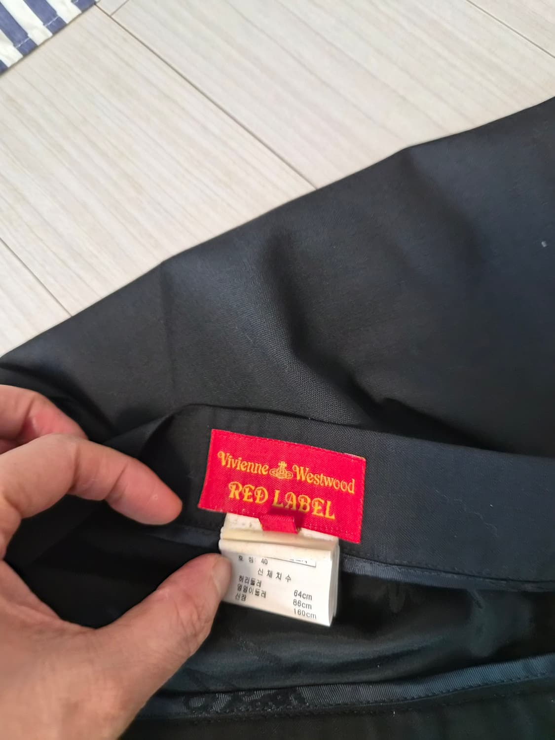 정품 비비안 웨스트우드 레드라벨 아방가르드 블랙 스커트 (사이즈 40) 상품이미지6