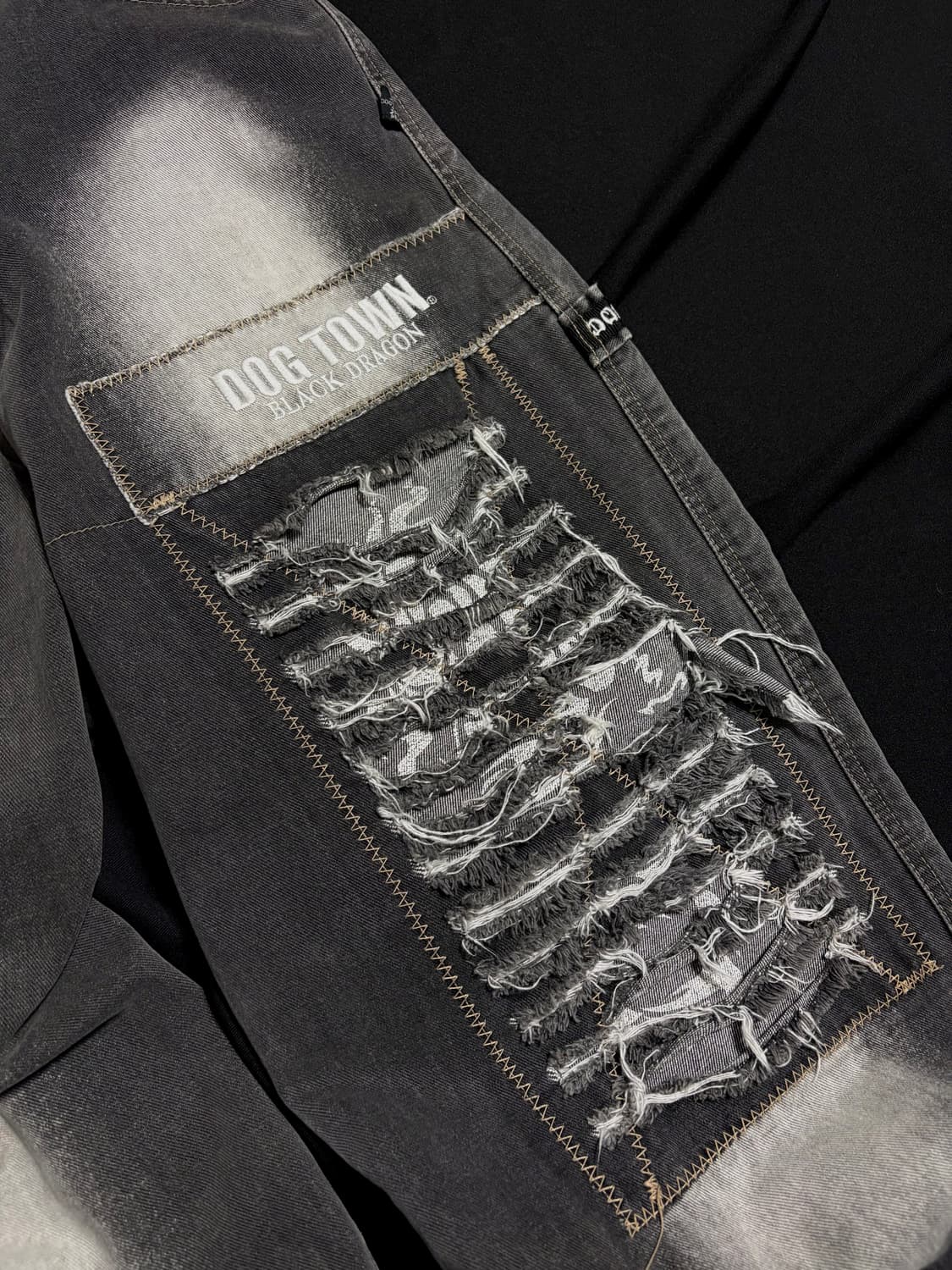 도그타운 블랙 드래곤 워싱 흑청 와이드 데님 상품이미지3
