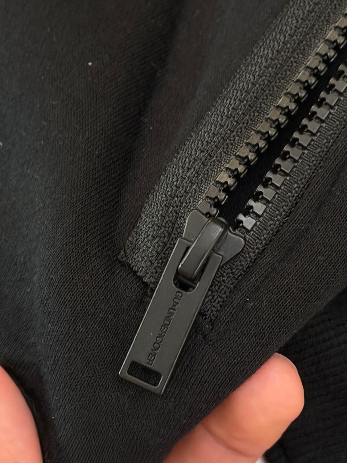 언더커버 X GU 지퍼 디테일 후드티 블랙 상품이미지3