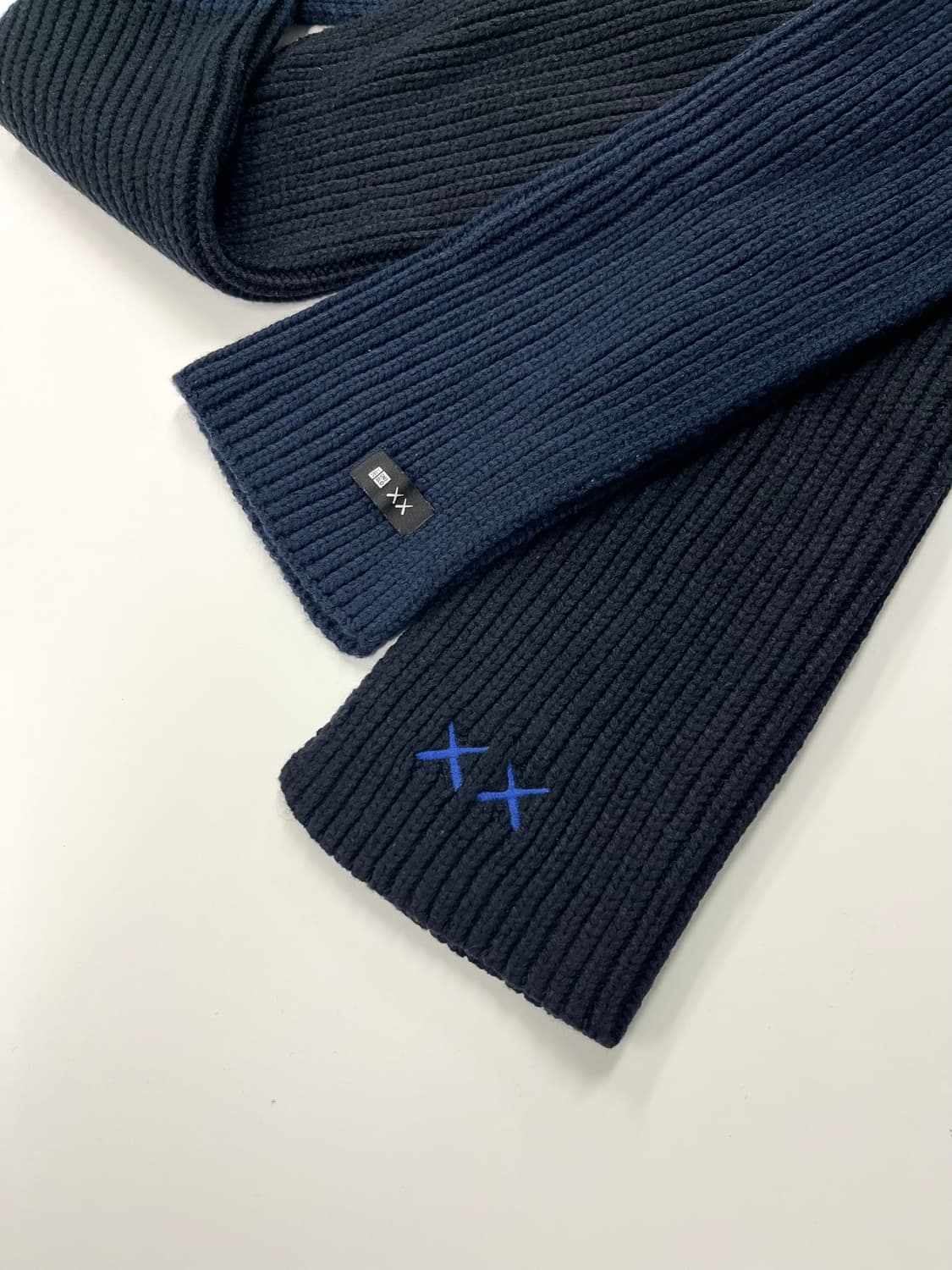 Uniqlo x kaws 머플러 상품이미지2