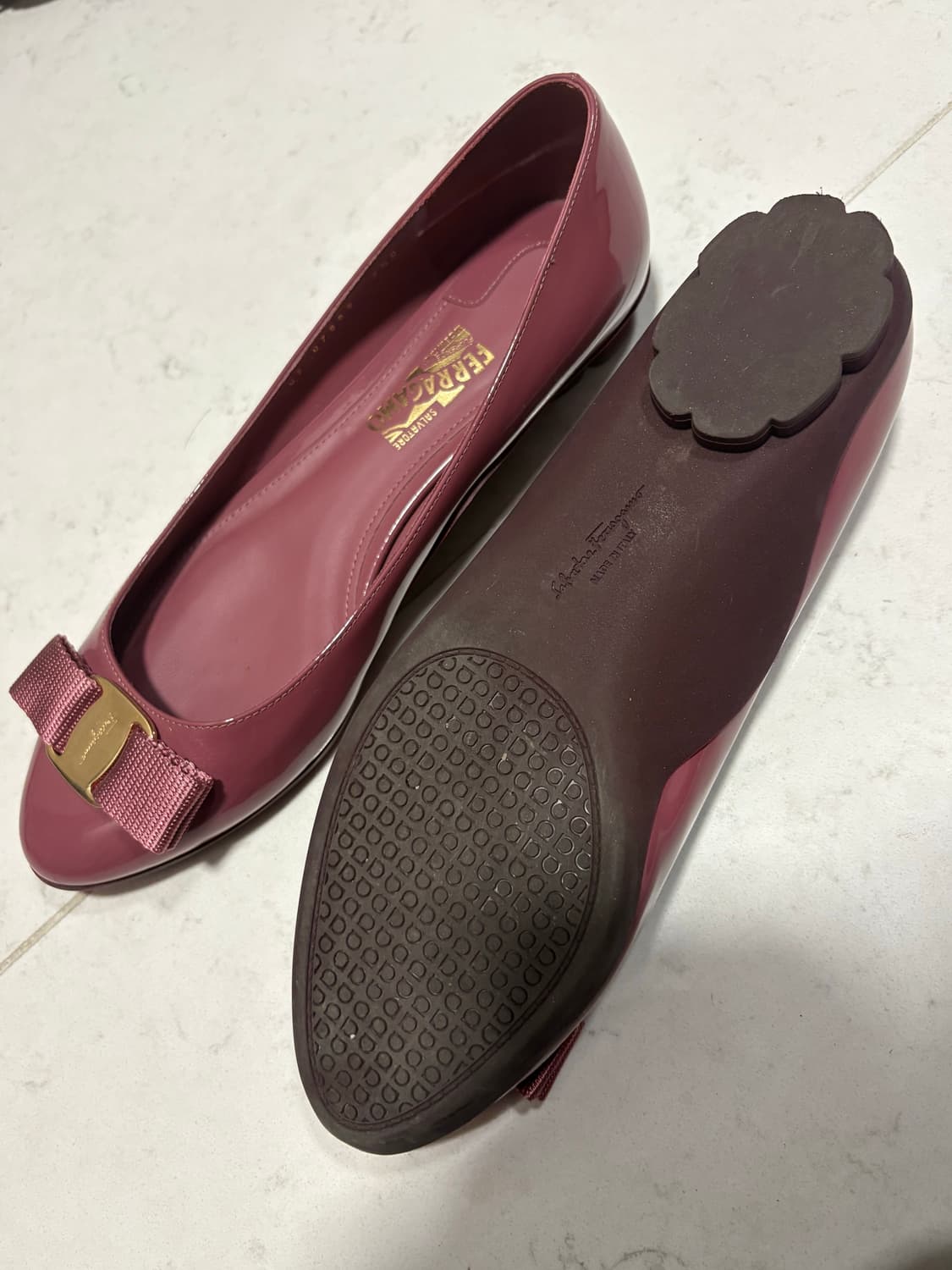 페라가모 바라 플랫슈즈 버건디 250 상품이미지3