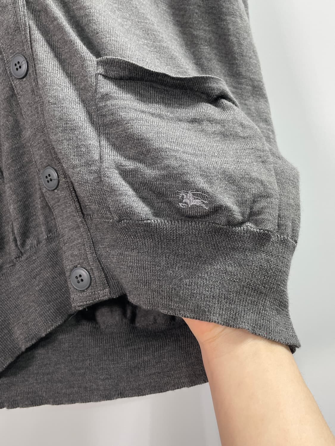 버버리 그레이 브이넥 가디건 (on.631) 상품이미지3