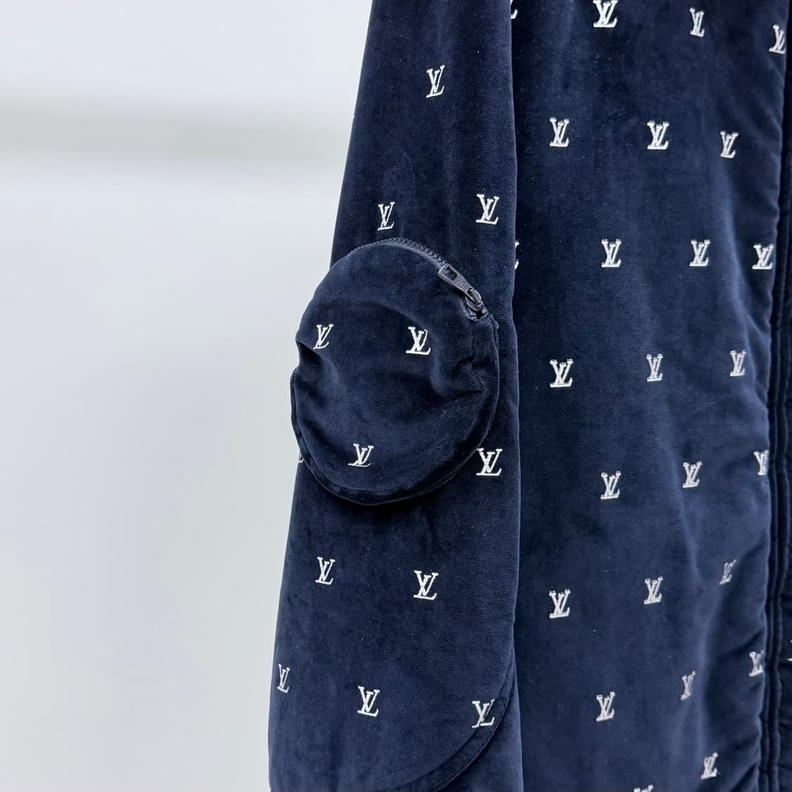 [S+급/48] 루이비통 LV 벨벳 이브닝 모노그램 블루종 자켓 상품이미지6