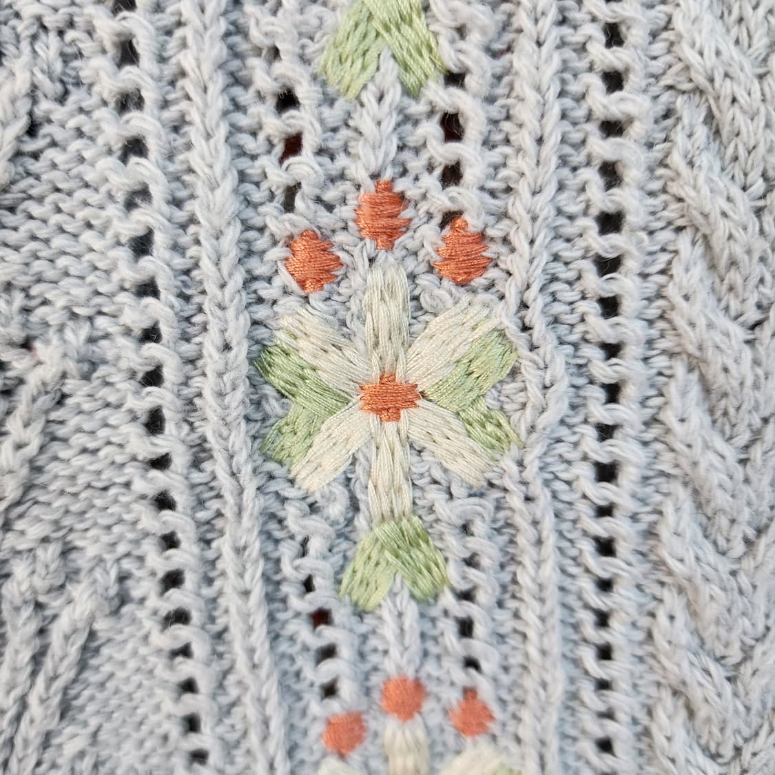 온앤온 플라워 자수 반팔 니트 상품이미지4