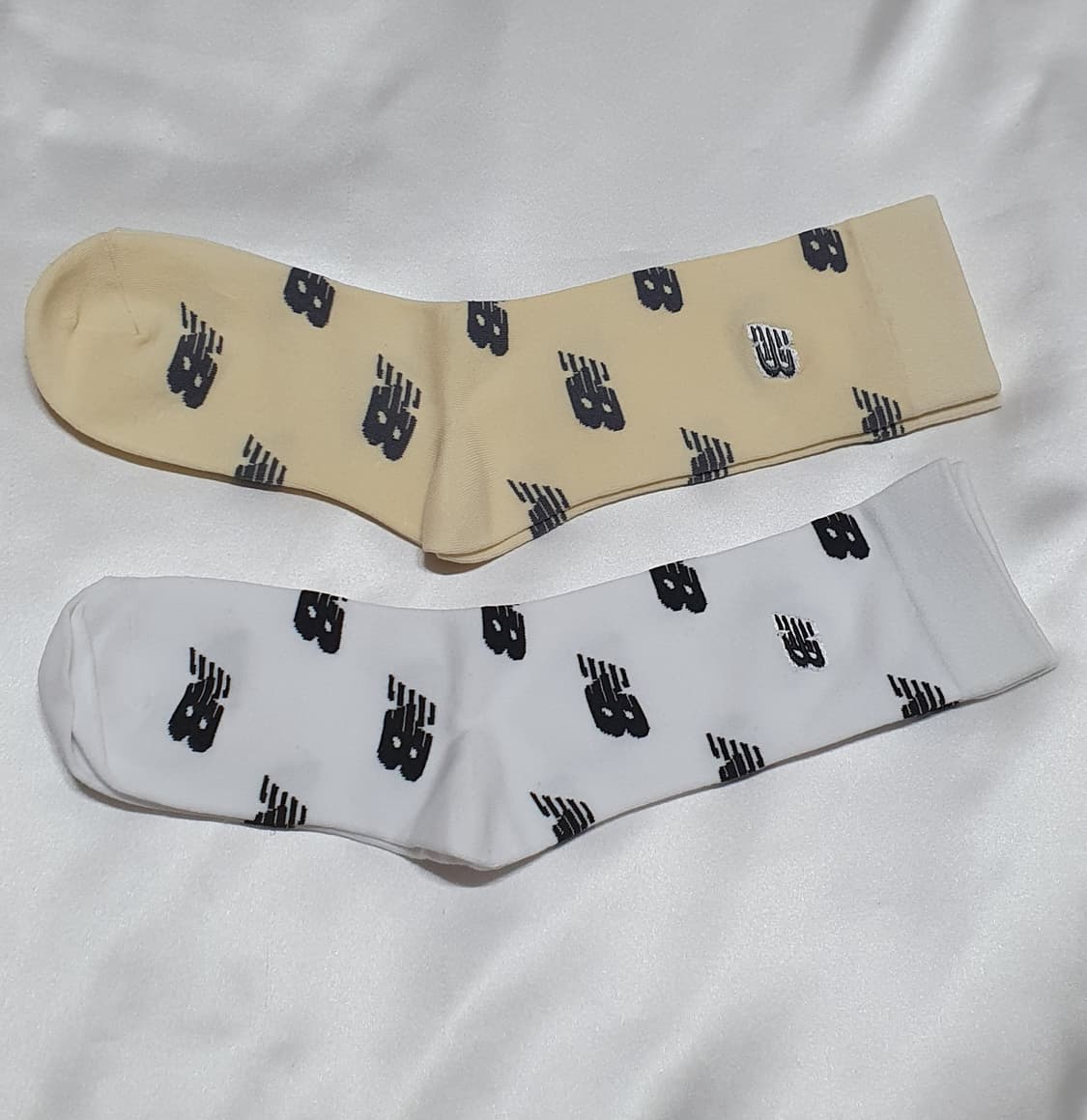 베이지 화이트 레터링 패턴 뉴발란스 양말  상품이미지2