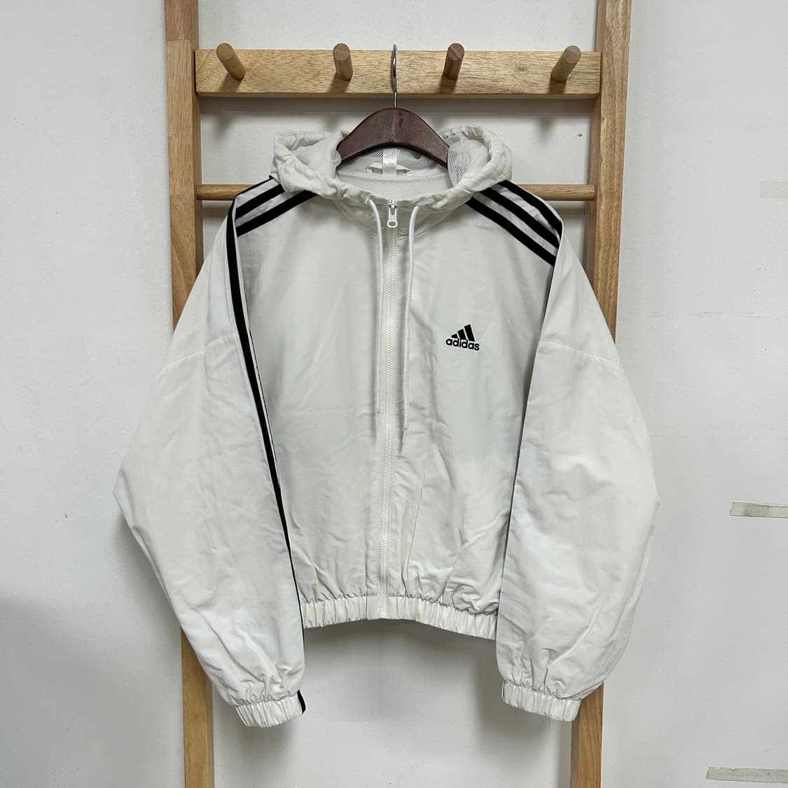 아디다스 자수로고 우븐 크롭 바람막이 상품이미지3