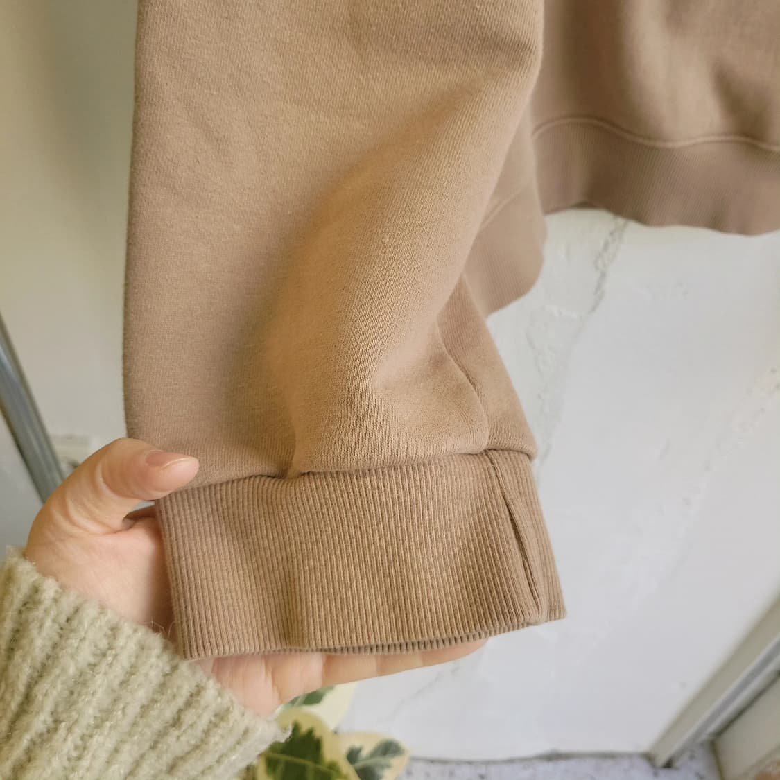 The clap 캐리커쳐 기모 맨투맨 상품이미지4