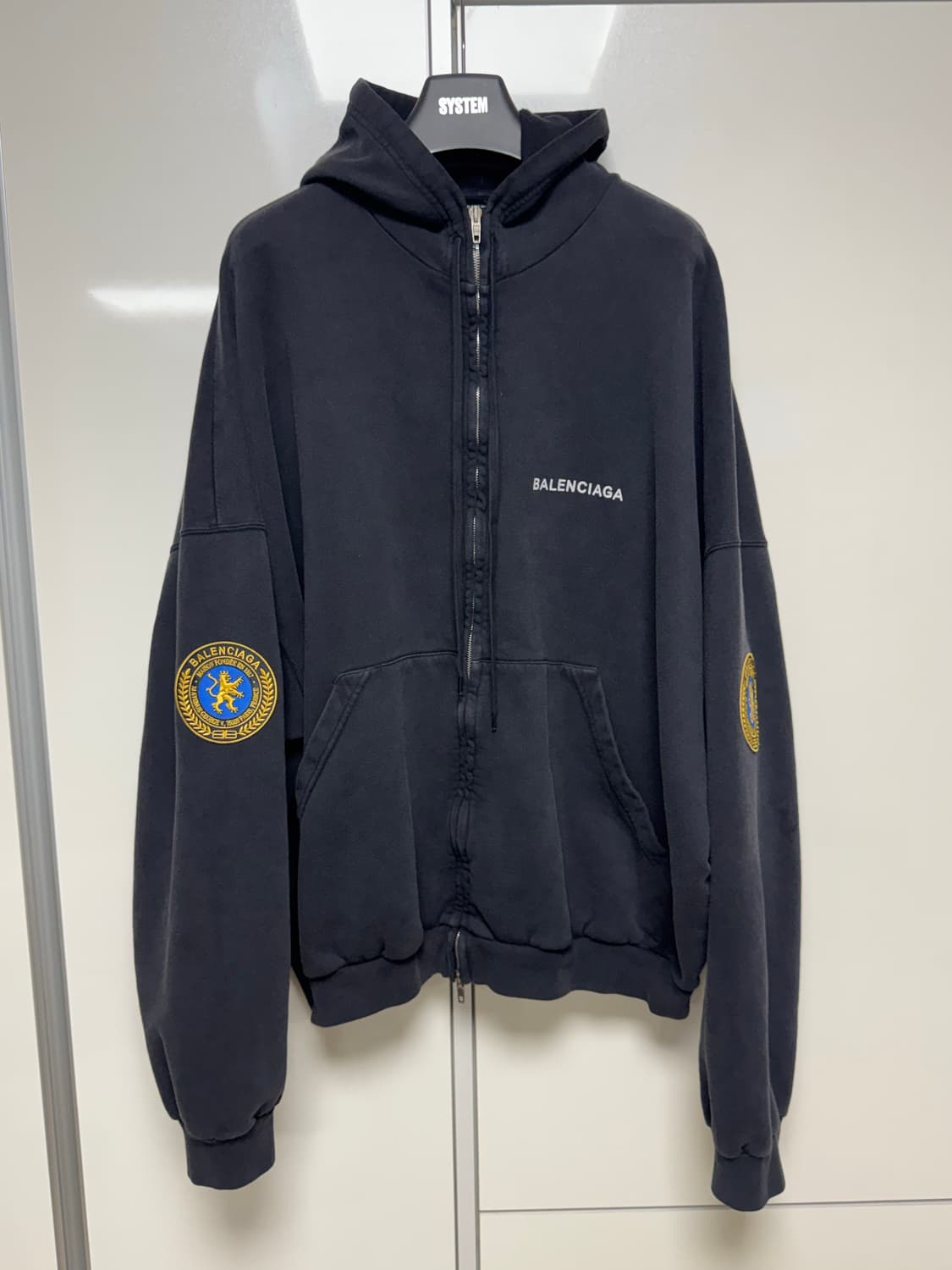 발렌시아가 25ss 유니폼 패치 후디집업 4사이즈 상품이미지1