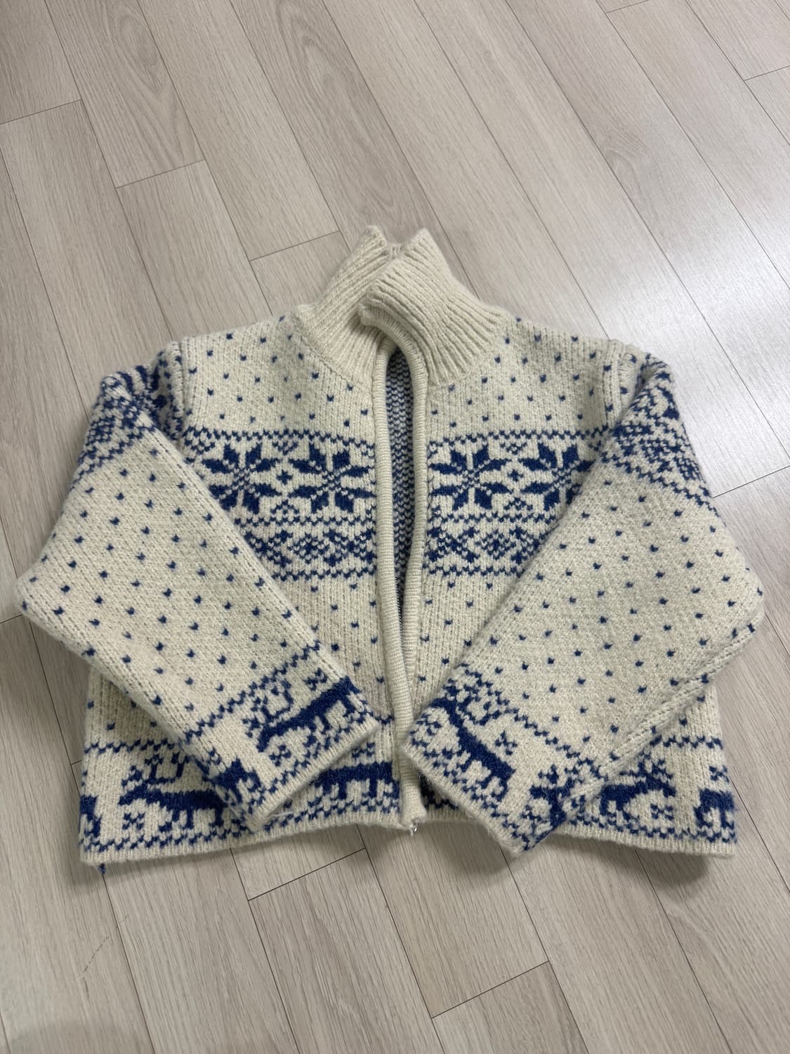 아이보리 노르딕 패턴 니트 크롭 집업 상품이미지1