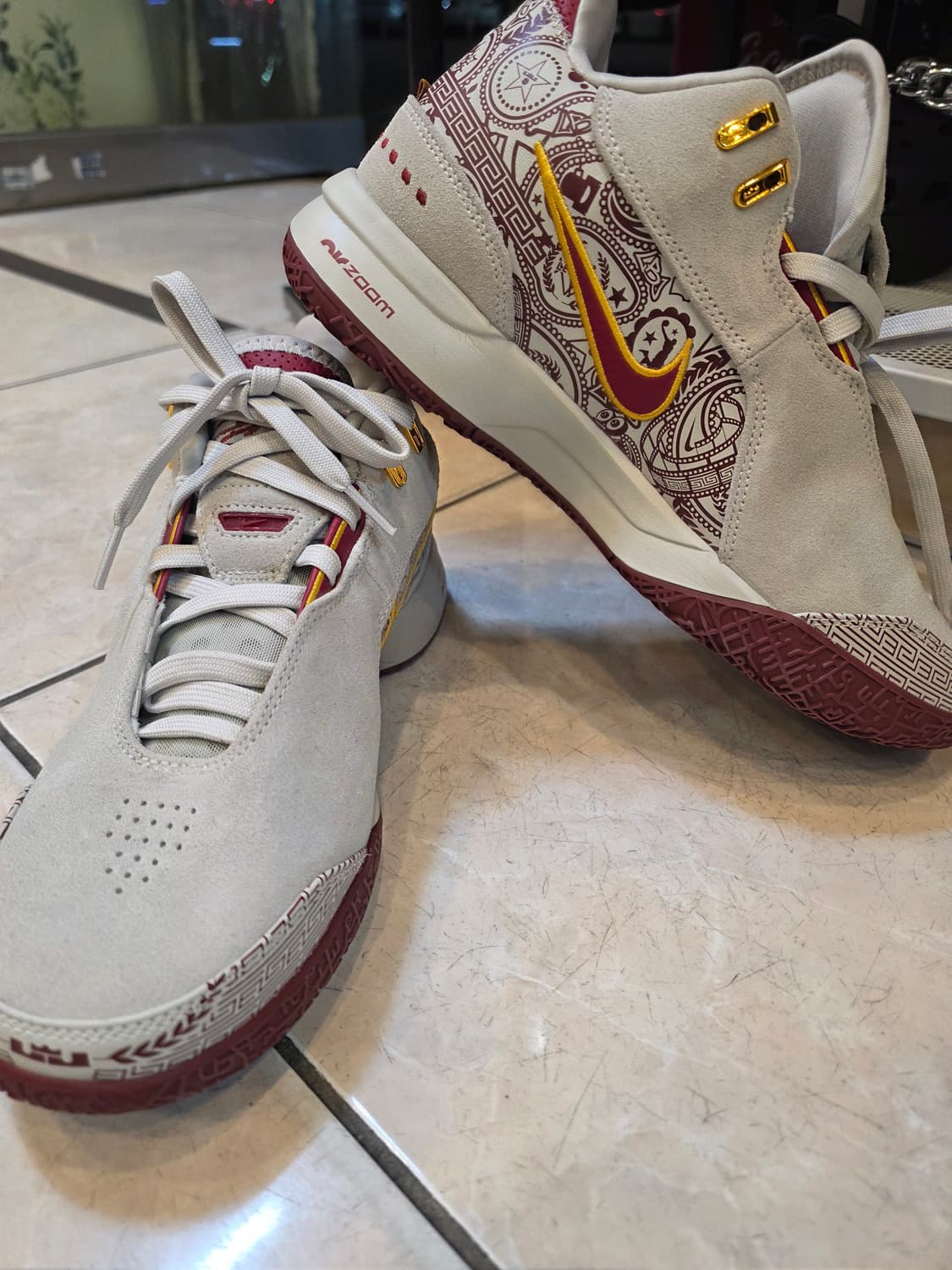 나이키 르브론 농구화 아이보리/레드270 상품이미지1