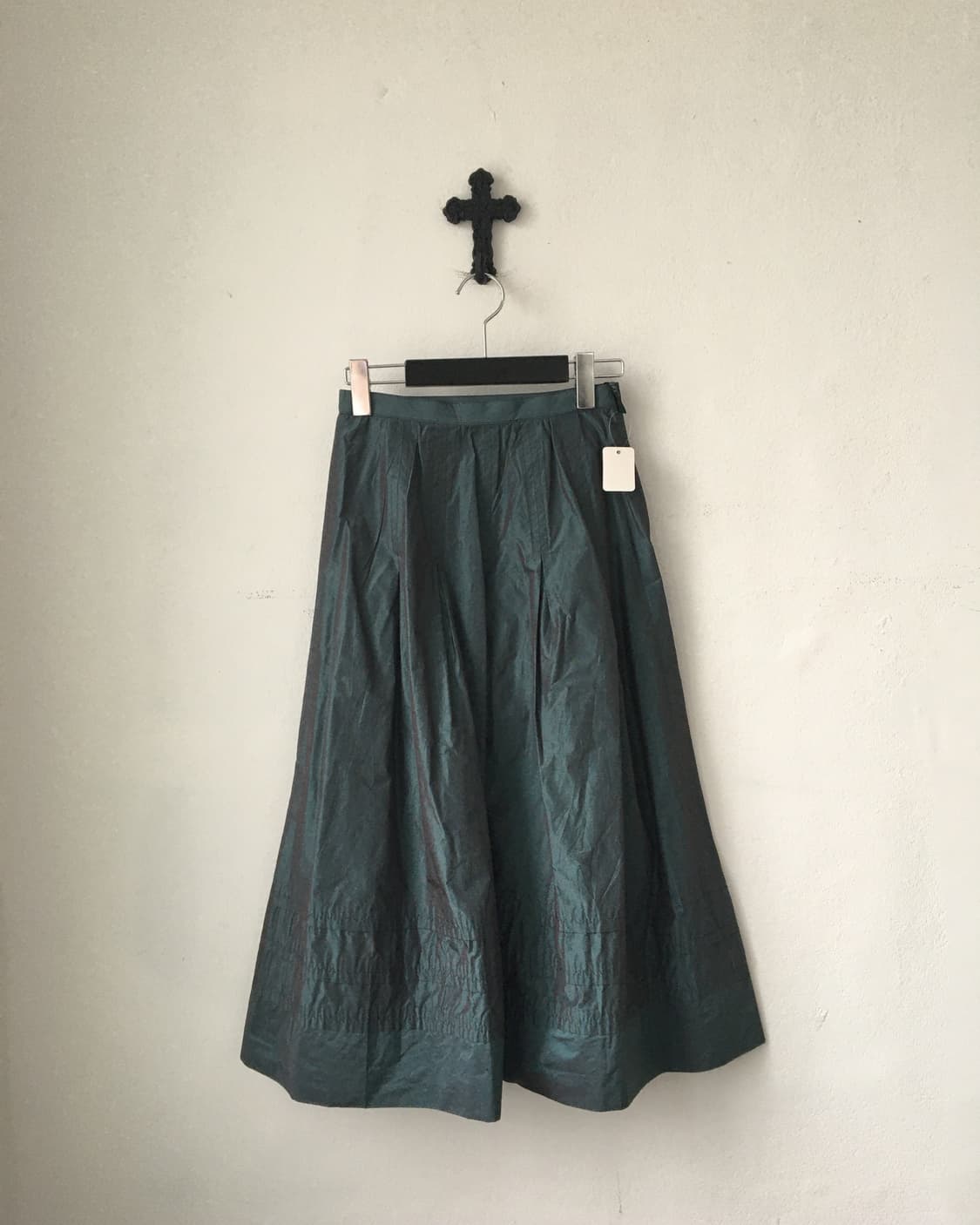 Glossy long skirt 상품이미지1