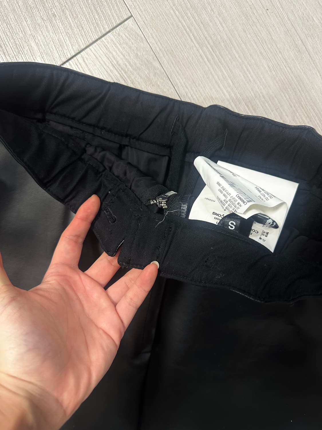 꼼데가르송 블랙 인조 레더 스커트 S 상품이미지3