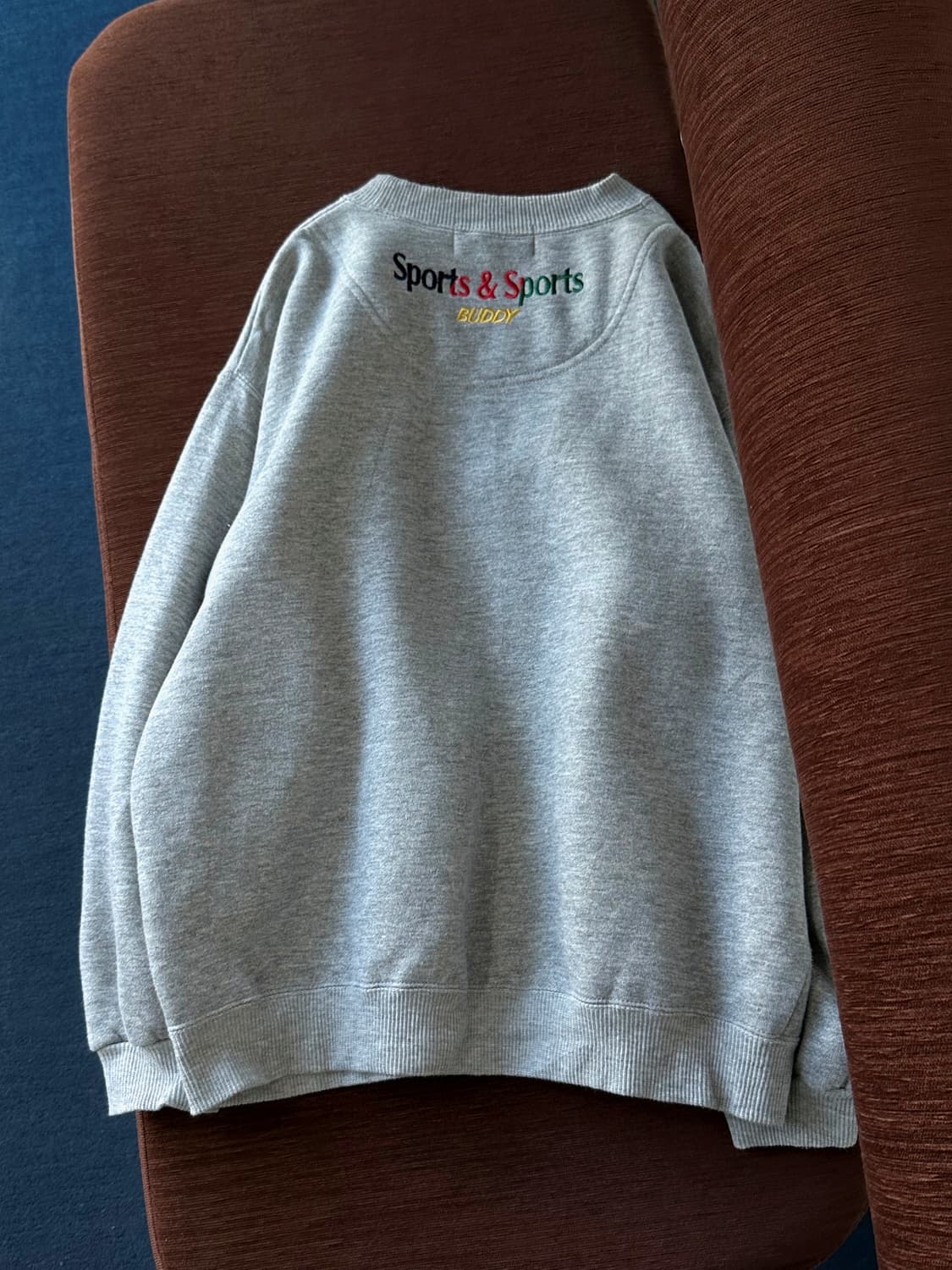 Design patch crew neck sweat P/O 상품이미지8