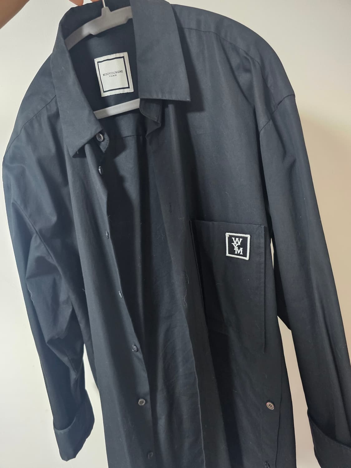 우영미 백로고 블랙셔츠 46 상품이미지2