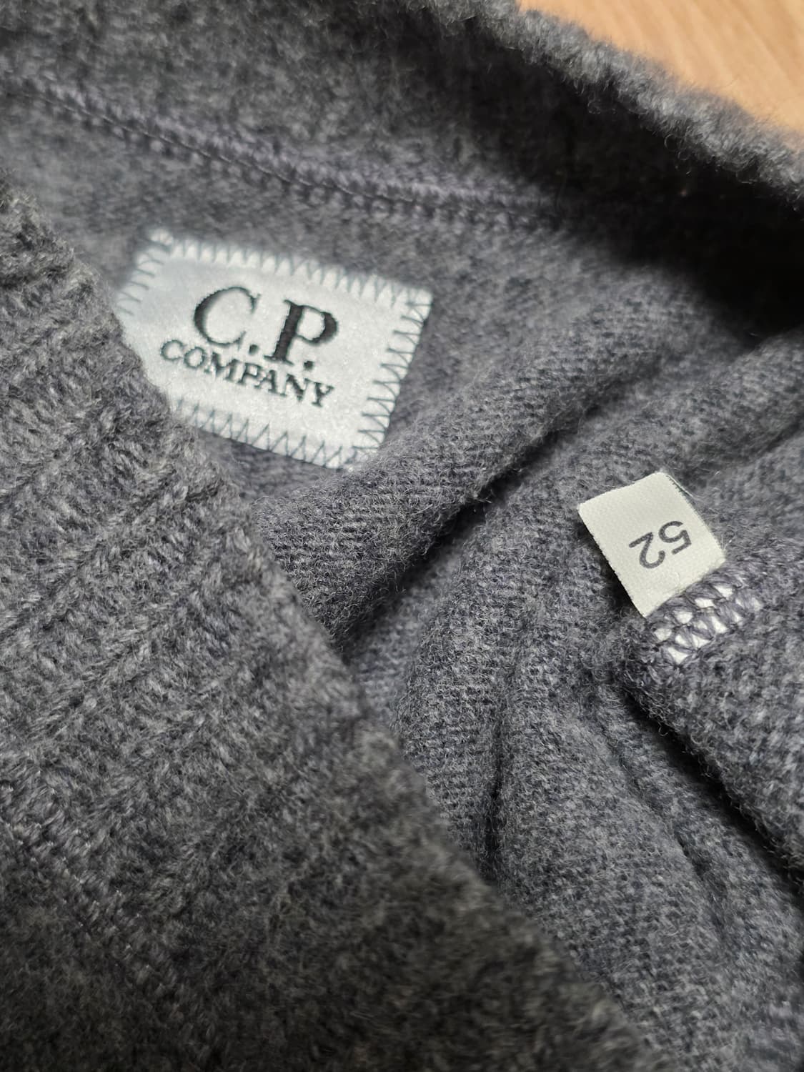 105) C.P.컴퍼니 렌즈 니트 그레이 상품이미지4