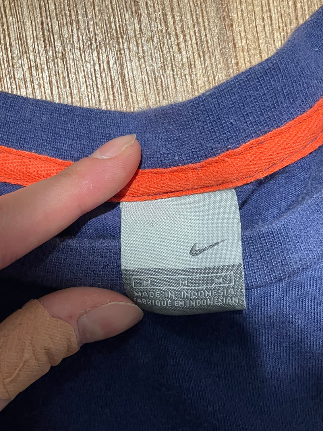 Nike 미니 스우시 자수 딥블루 반팔 티셔츠 상품이미지4