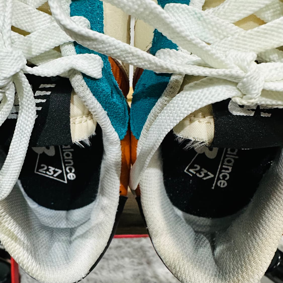 250) 뉴발란스 운동화 남녀공용 신발 237 오렌지 블루 상품이미지8