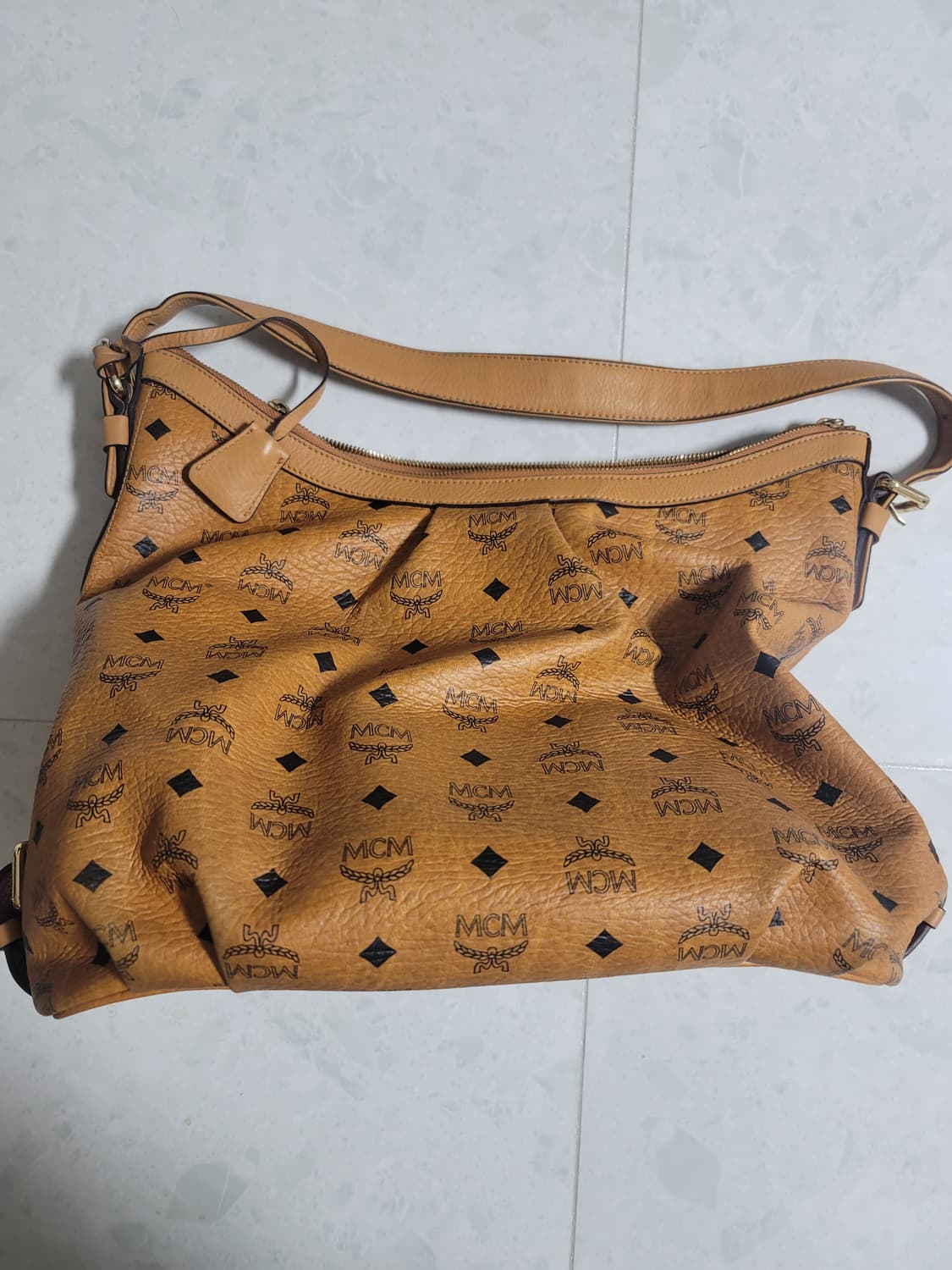 엠씨엠 MCM 토트백 상태굿

 상품이미지2