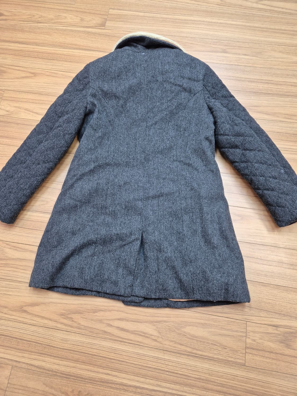 끌로에 여아 코트 14사이즈 판매합니다. 깃털 부분 퍼 재질 포인트로 고 상품이미지2