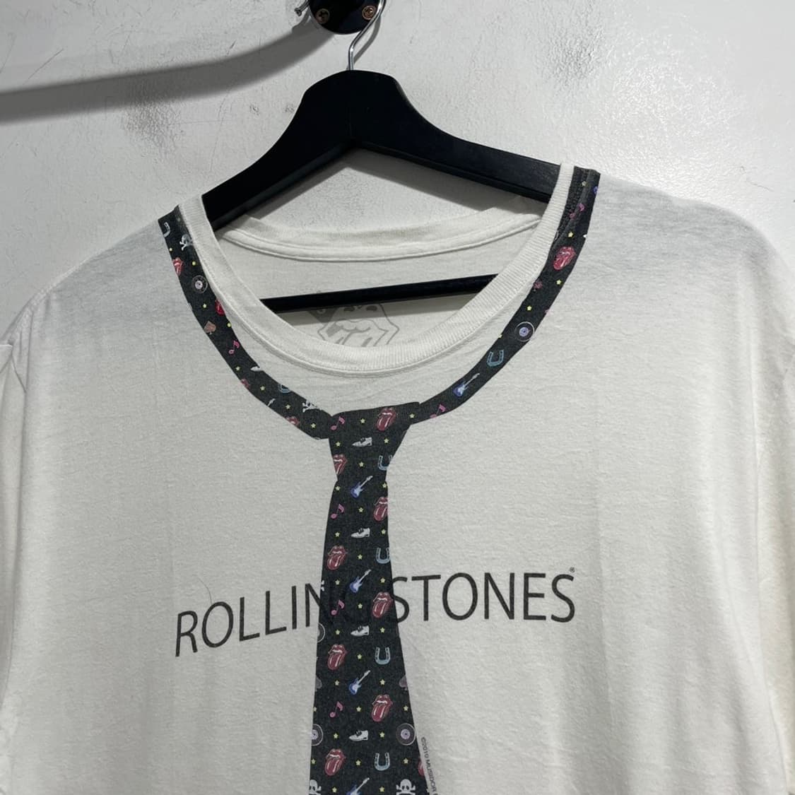 롤링스톤 넥타이프린팅 반팔티 상품이미지4