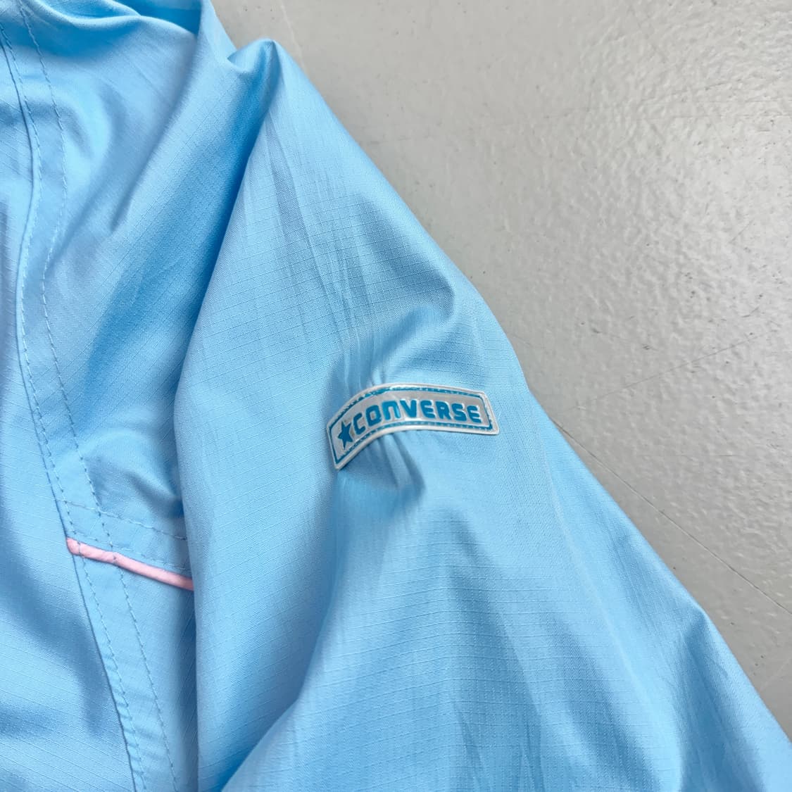 *새상품* 컨버스 제팬 빅로고 색감 하늘 핑크 바람막이  상품이미지5