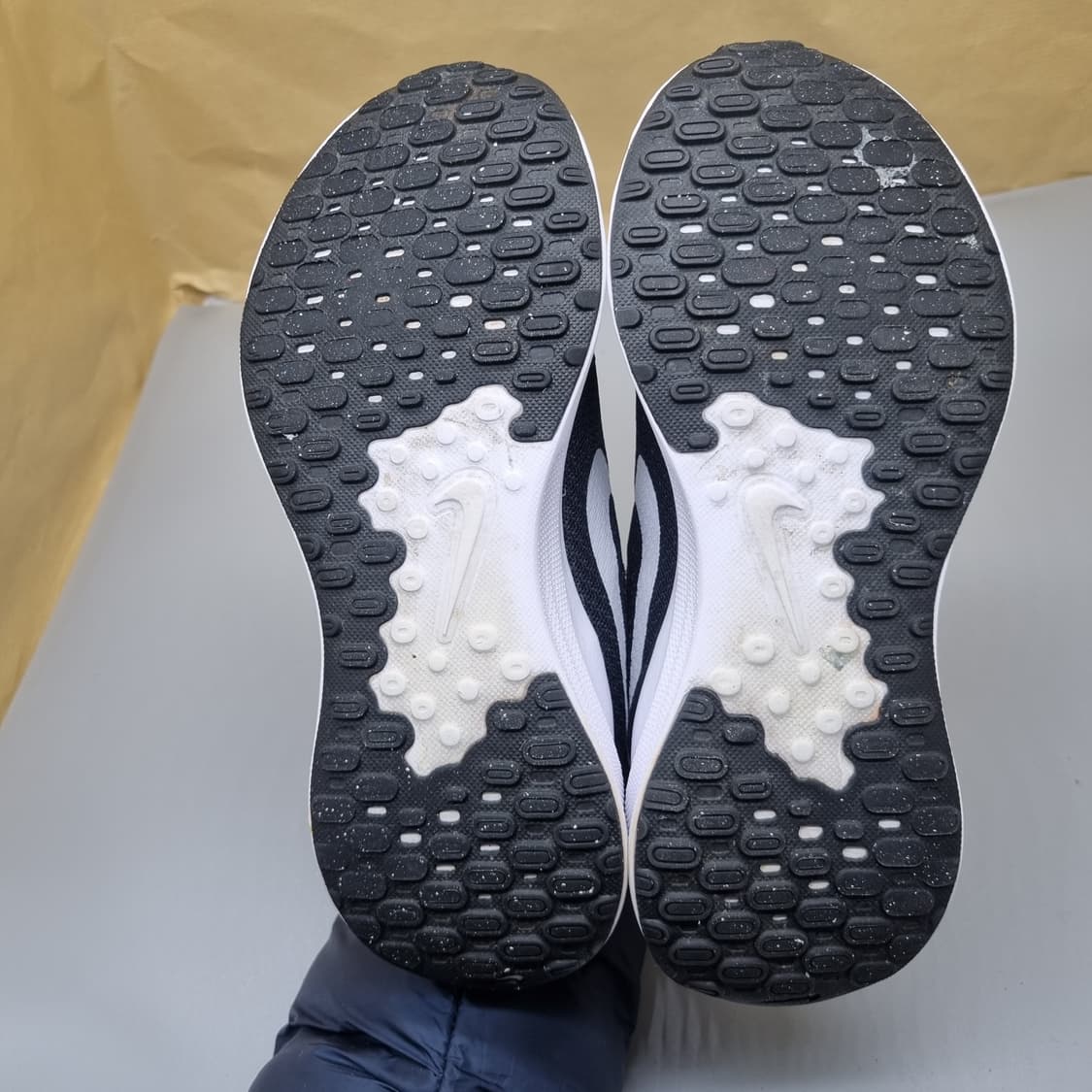 나이키 레볼루션7 여성운동화240  상품이미지3