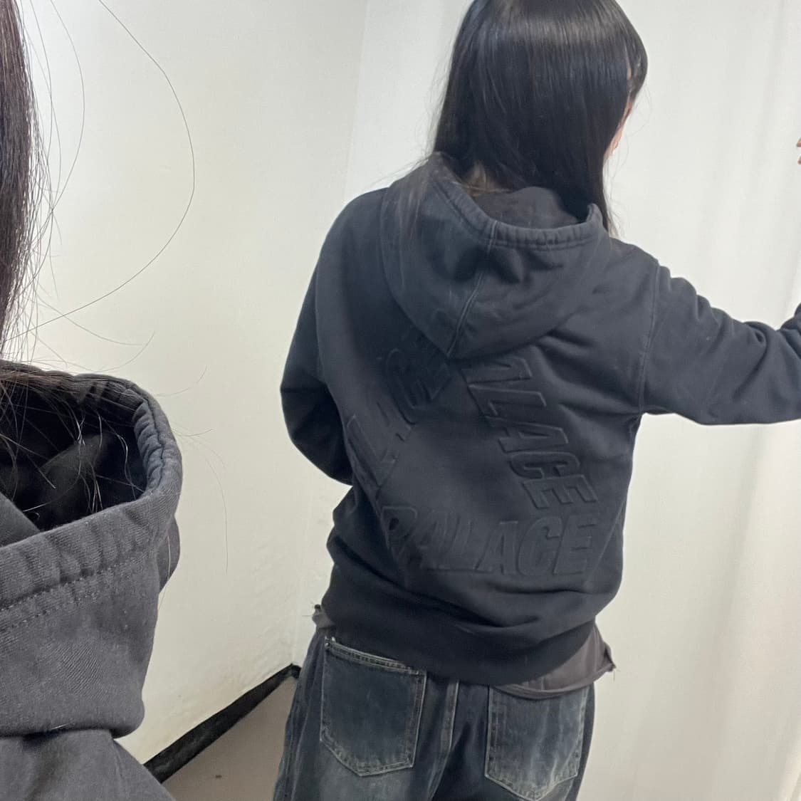 Palace DE Boss P3 Black Hoodie 상품이미지4