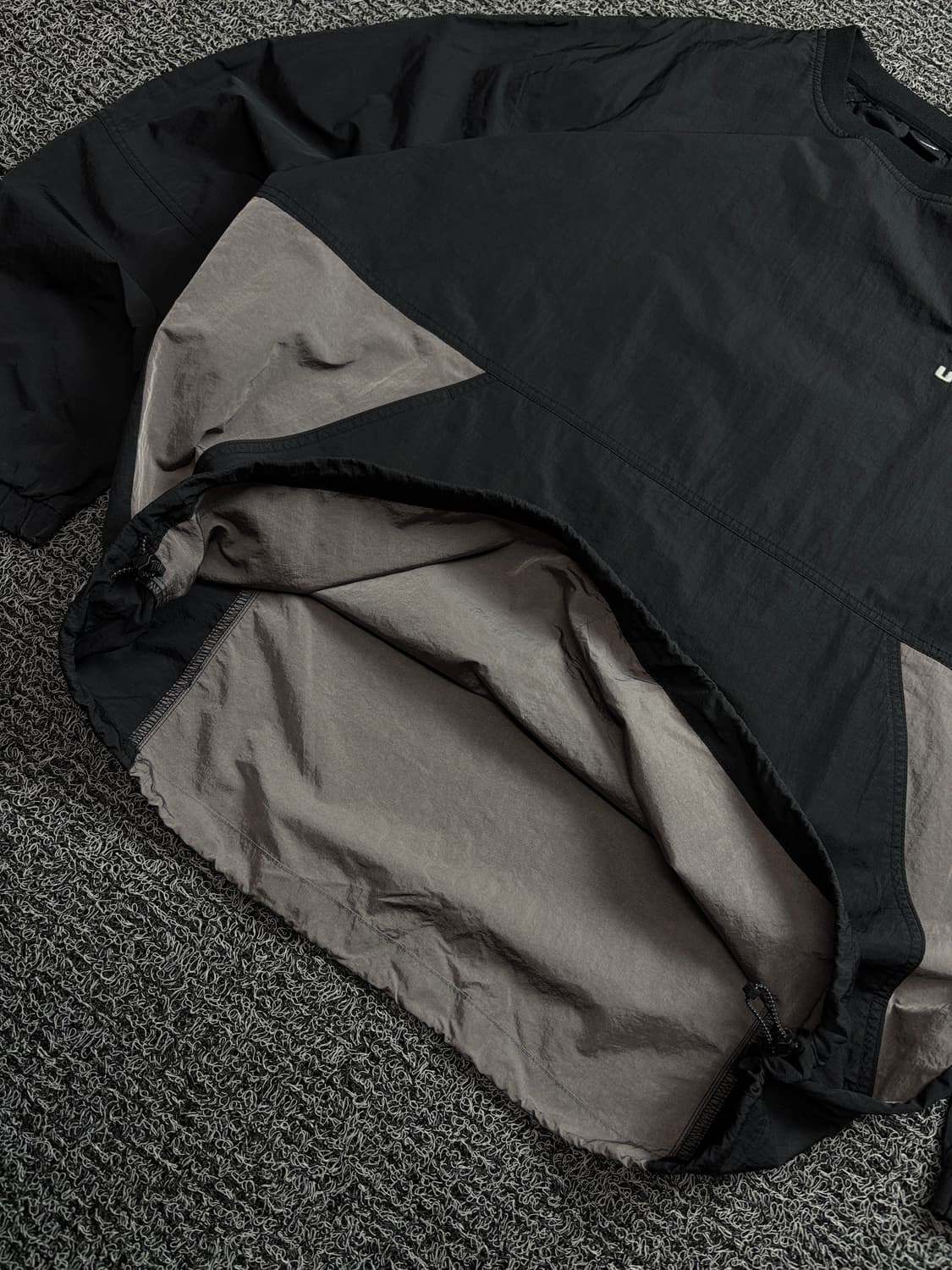 엄브로 빅로고 배색 나일론 우븐 박시핏 웜업 1961 상품이미지3