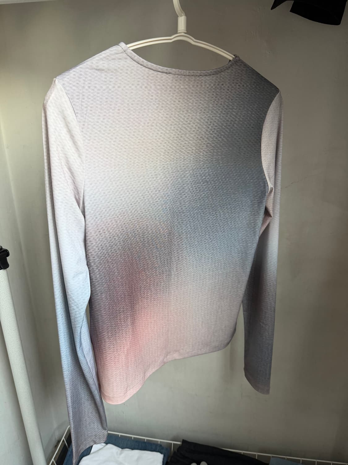 인사일런스 우먼 스머징 그래픽 탑 긴팔티 s 상품이미지2