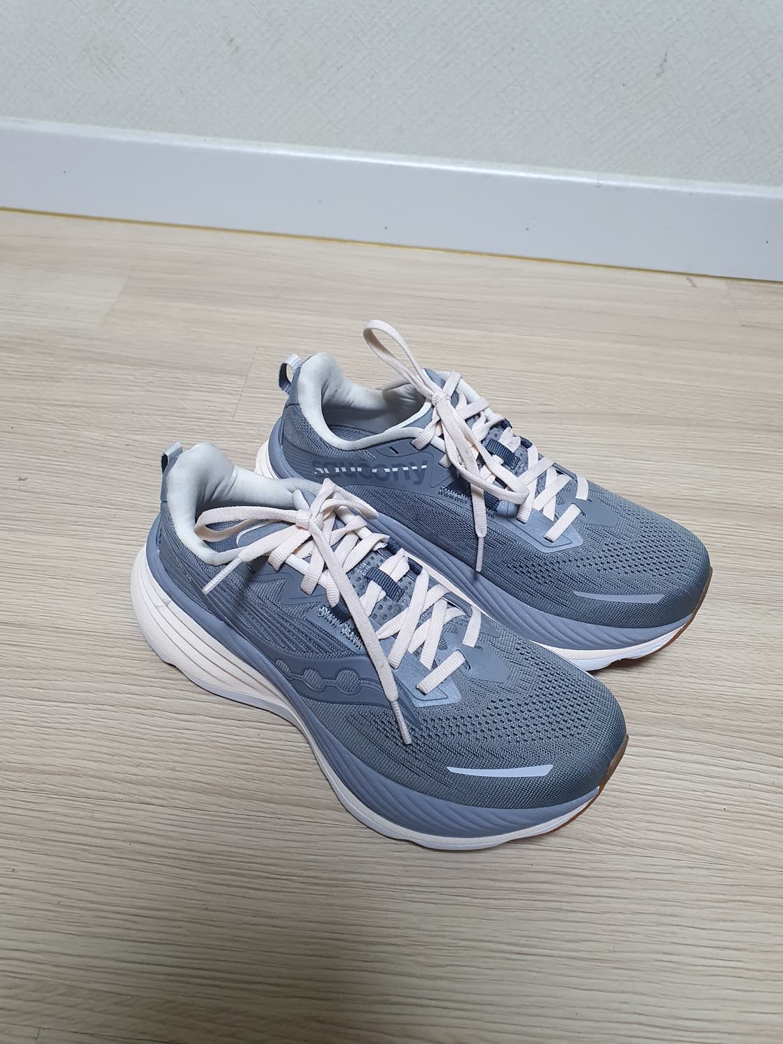 써코니 허리케인 24 러닝화 240 상품이미지2