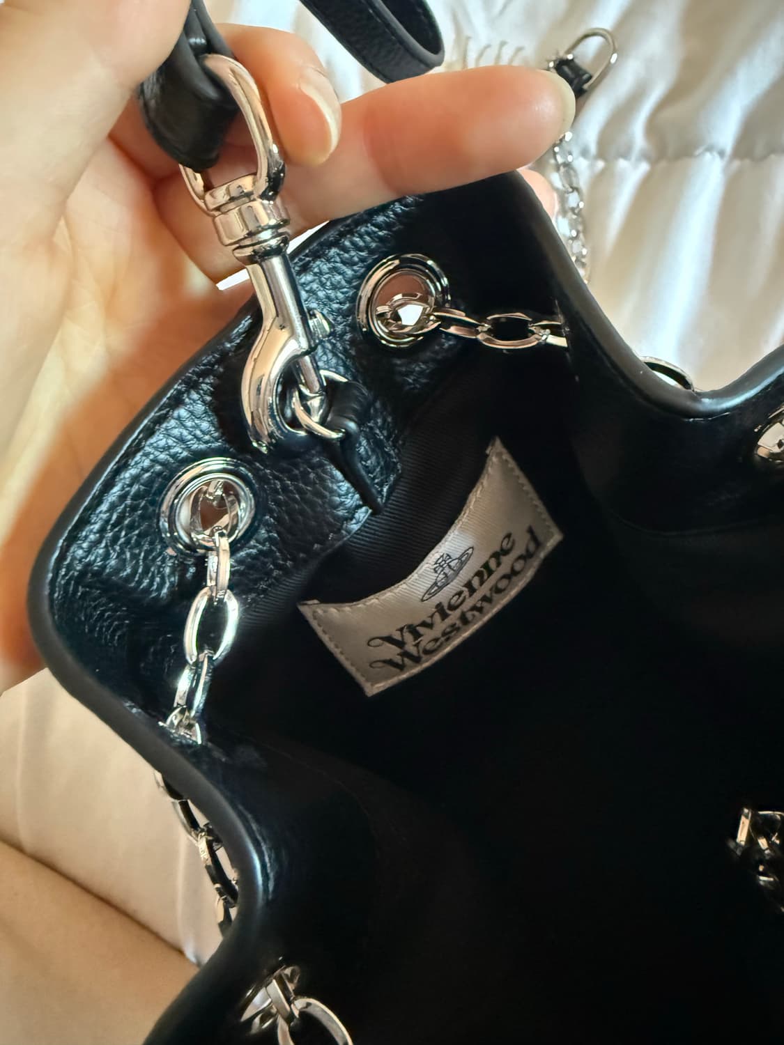 비비안웨스트우드 크리스 스몰 버킷백 블랙 상품이미지3