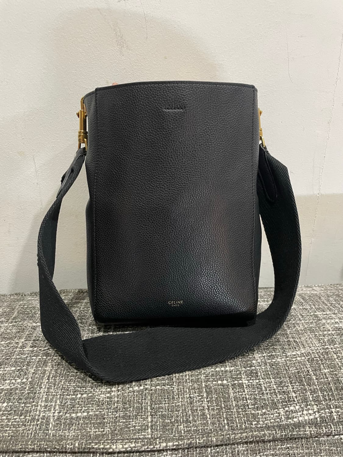 셀린느 상글 스몰 버킷백 블랙 정품 상품이미지1