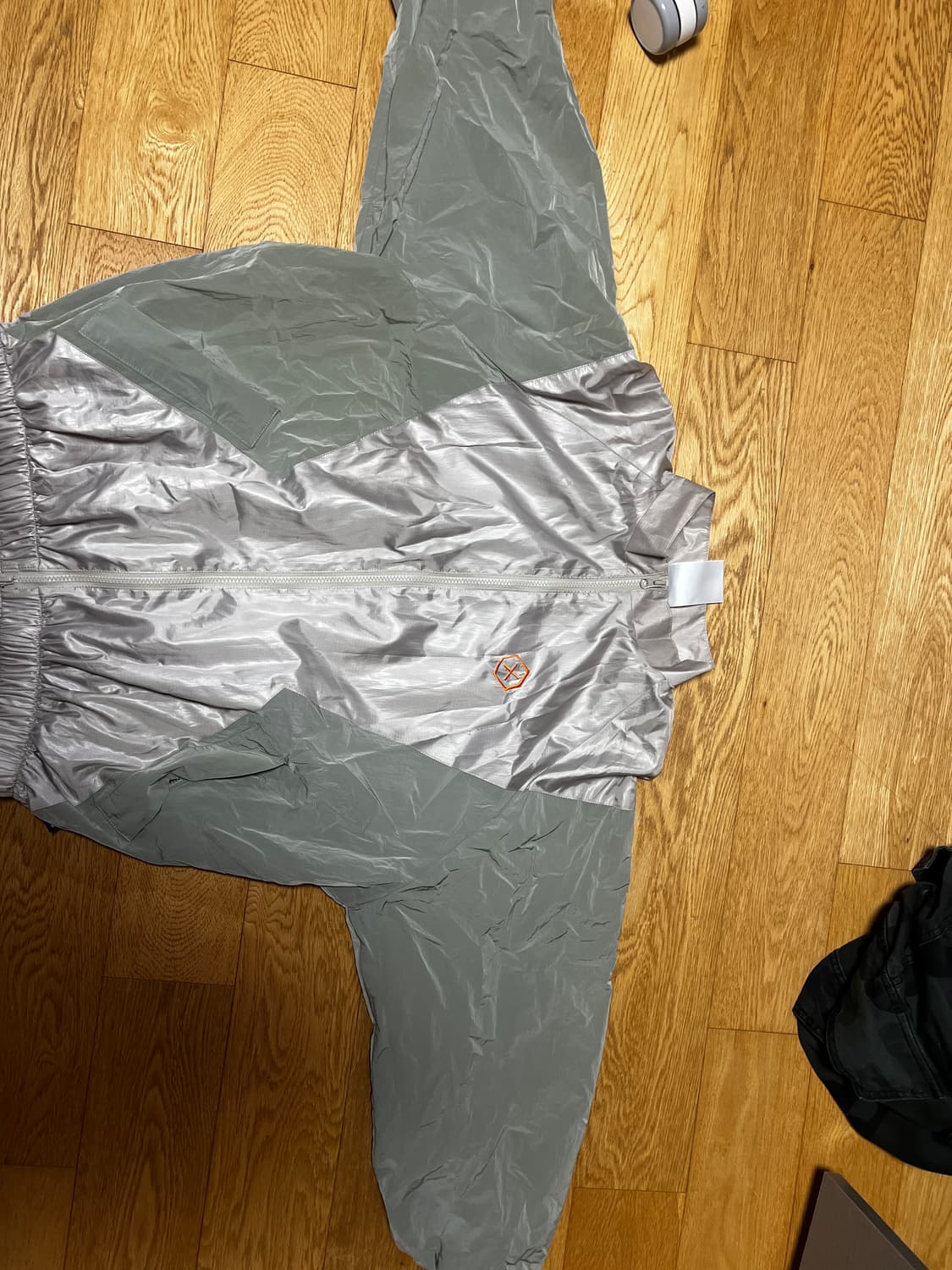 아케인x아이앱 바람막이 xl 판매합니다  상품이미지3