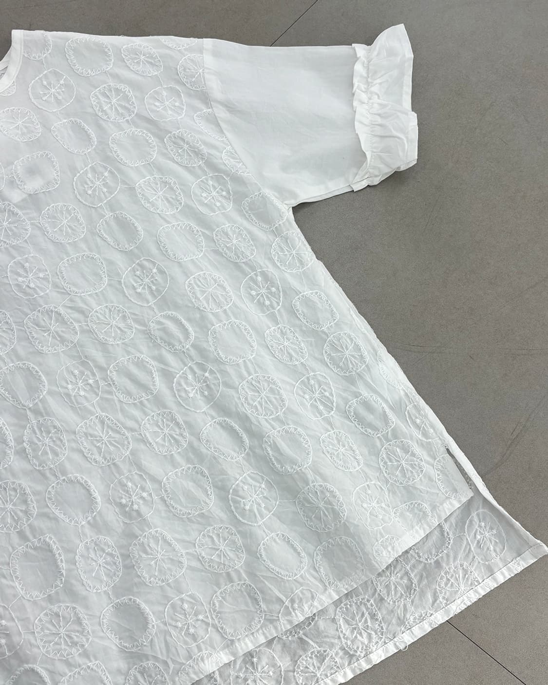 North Object de Petit 도트 자수 반팔 블라우스 상품이미지3