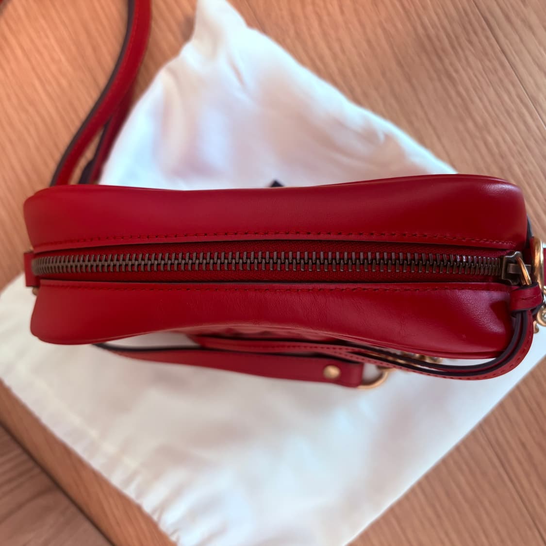 구찌 마몬트 마틀라쎄 체인 크로스백 레드 상품이미지2